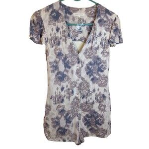 Honey Punch Romper Floral Cut Out Back Short Sleeve Button Front Pockets Small